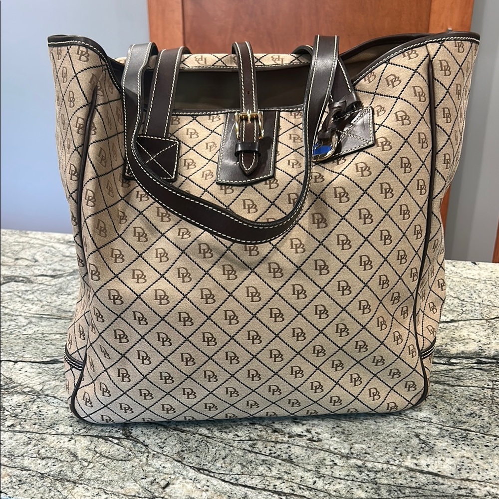 Dooney & Bourke Large Tote